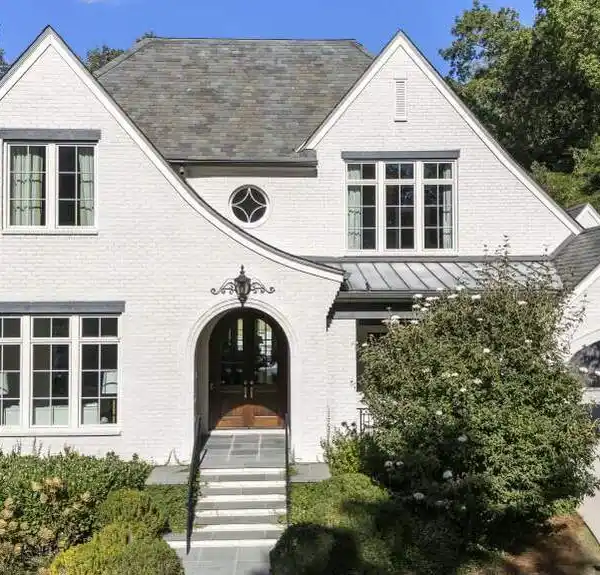 CLASSIC ELEGANCE WITH MODERN CONVENIENCE