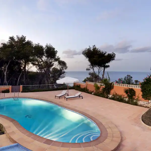 BEAUTIFUL VILLA LOCATED IN EXCLUSIVE RESIDENTIAL AREA