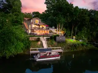 A Slice of Waterfront Paradise