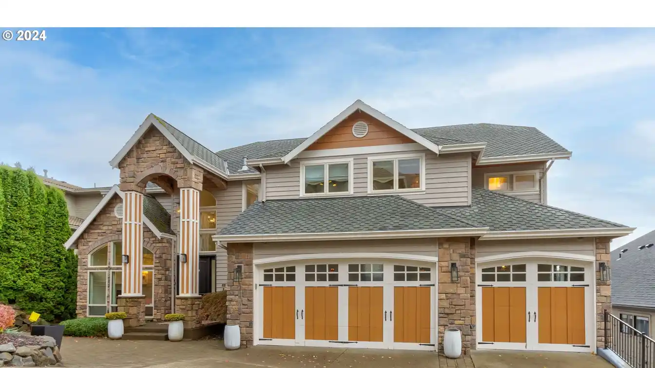 Sprawling Traditional Home in Premium Location
