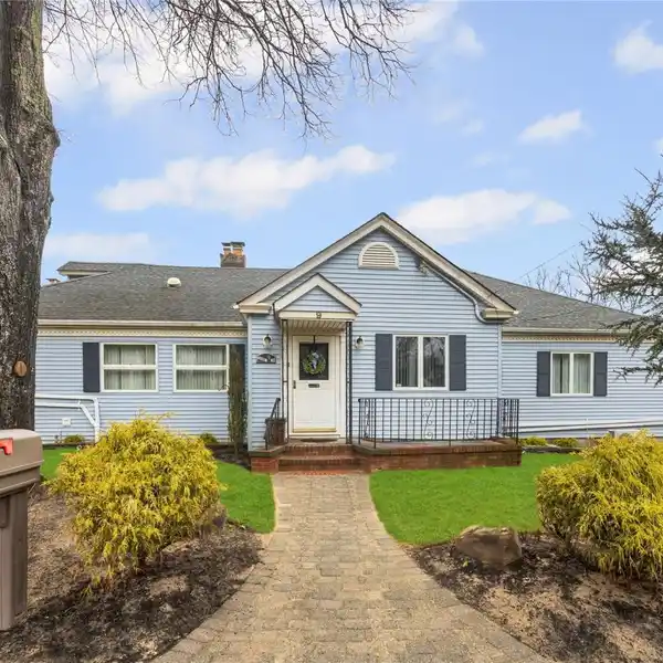 MILLION-DOLLAR WATER VIEWS