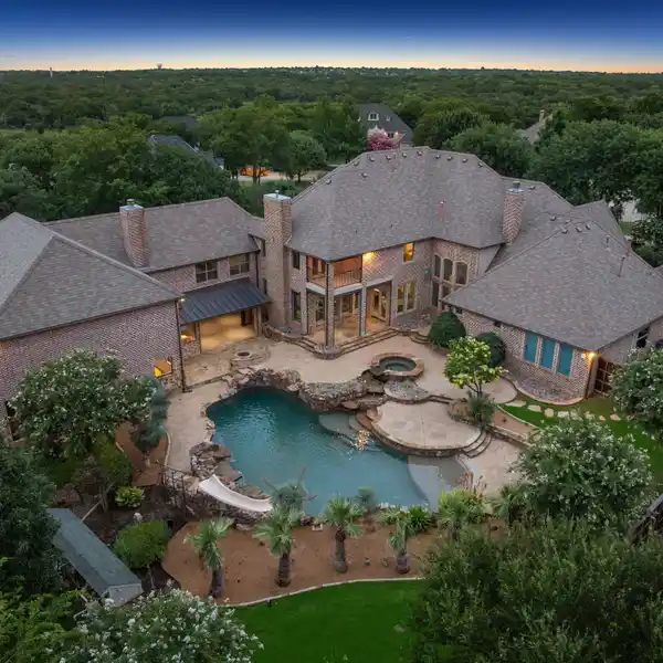 THOUGHTFULLY REIMAGINED ESTATE IN POINT NOBLE