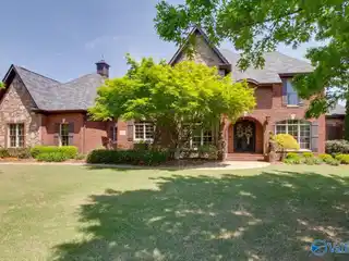 Executive Living in Prestigious Mcmullen Cove