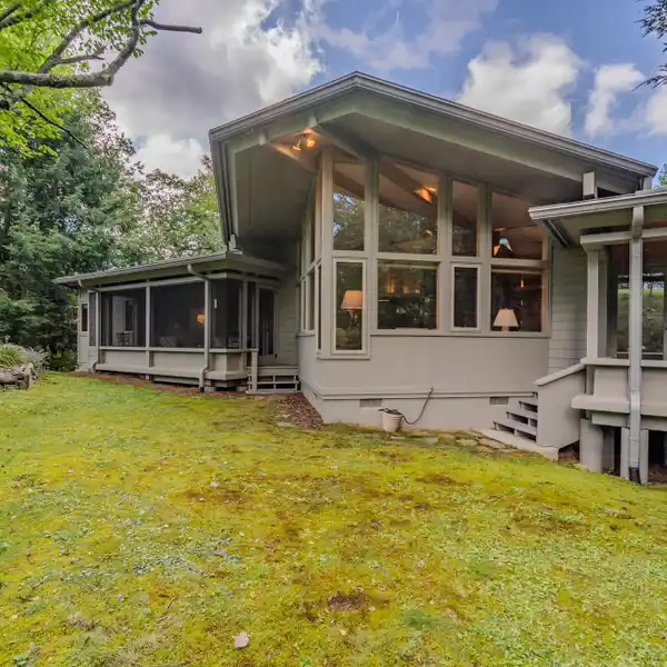 MID-CENTURY MODERN MASTERPIECE WITH STUNNING MOUNTAIN VIEWS