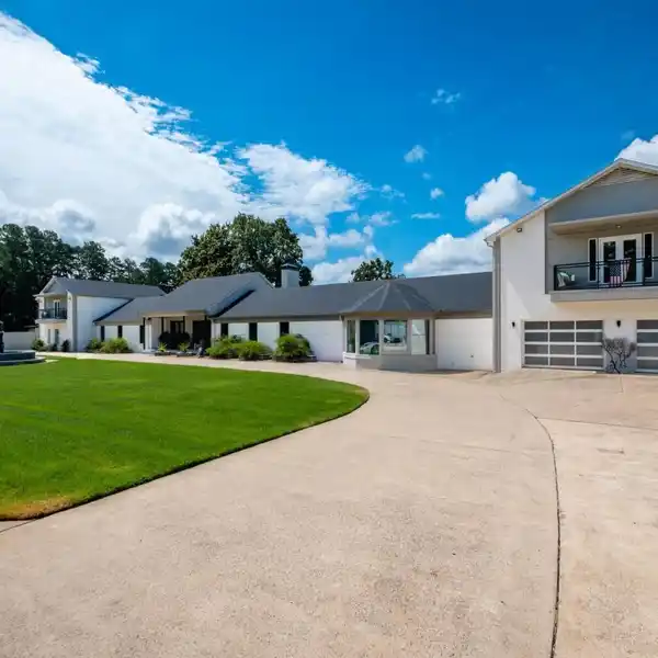 LUXURY PRIVATE ESTATE ON NEARLY TWO ACRES