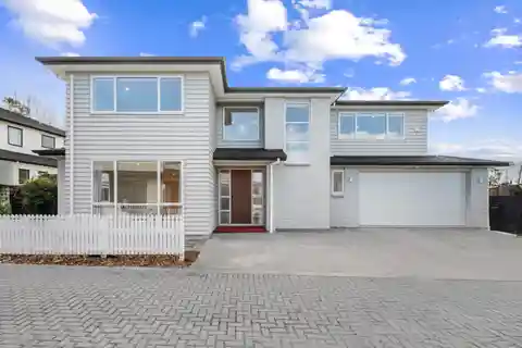 Well Cared for and Well Positioned Residence