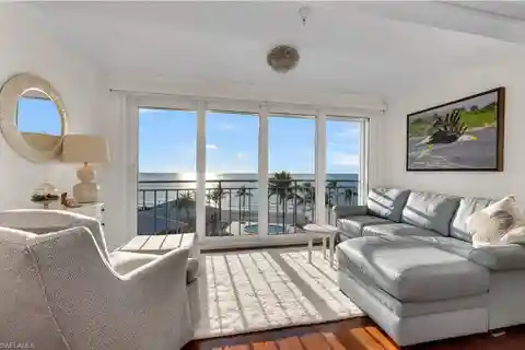 Corner Two Bedroom Unit in the Shores