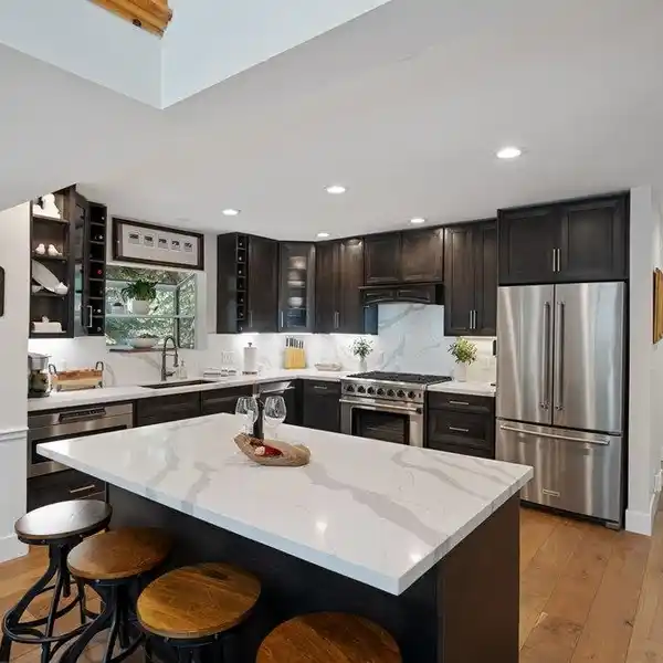 MOUNTAIN MODERN HOME BLENDING ELEGANCE AND COMFORT