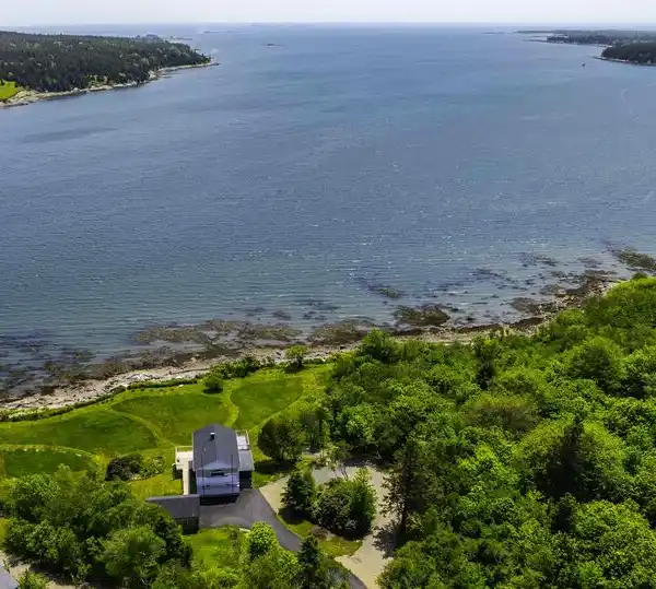 DESIRABLE PIGEON HILL BAY