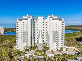 Bright and Elegant Retreat with Enchanting Views