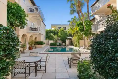 Exclusive Living in Shadowmoss