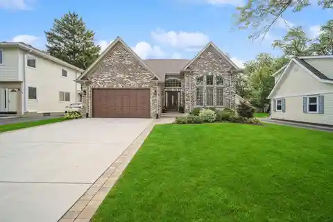 Timeless Residence with Sophisticated Architectural Flow