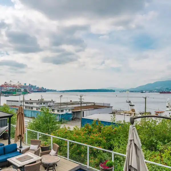 UPDATED HOME WITH UNPARALLELED VIEWS