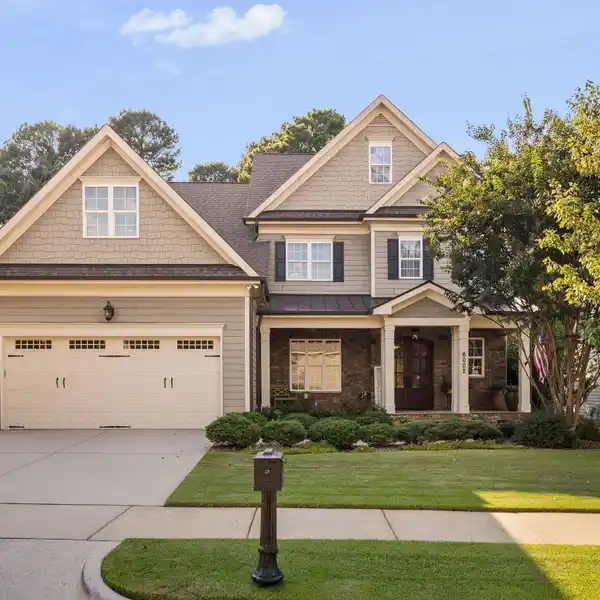 TROPHY PROPERTY OFFERING AN ENVIABLE LIFESTYLE