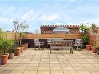 A SUPERBLY POSITIONED PENTHOUSE MAISONETTE WITH PANORAMIC VIEWS