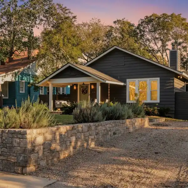 SOPHISTICATED RICHLAND-WEST END BUNGALOW WITH MODERN UPGRADES