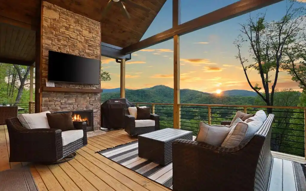 Luxury Mountain Escape with Stunning Views