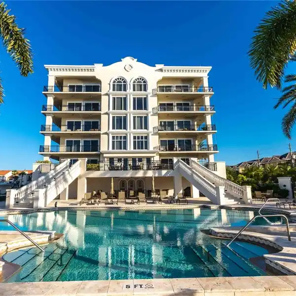 SOPHISTICATED COASTAL CONDO WITH HARDWOOD FLOORS