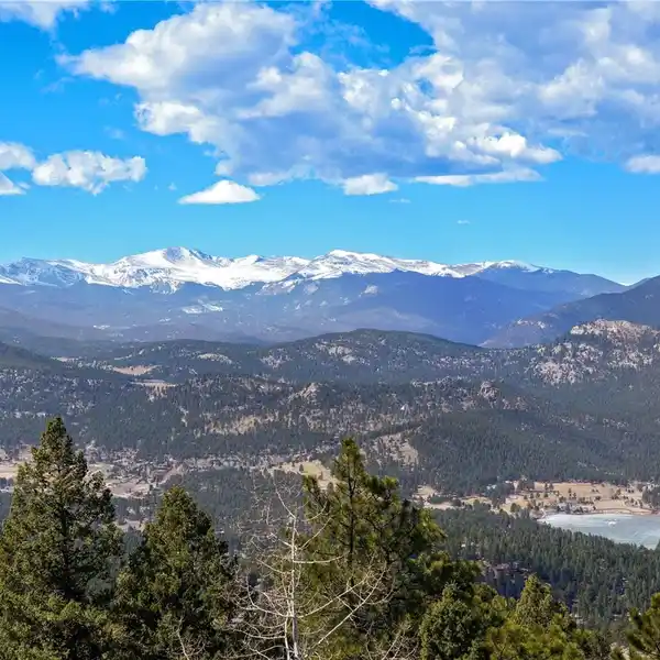 COLORADO MOUNTAIN LIVING AT ITS FINEST!