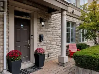 Estate Townhomes of Hoggs Hollow