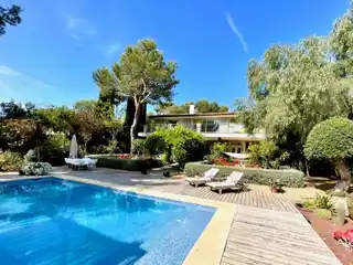 Luxurious Family Villa Within Walking Distance of Cala Corda