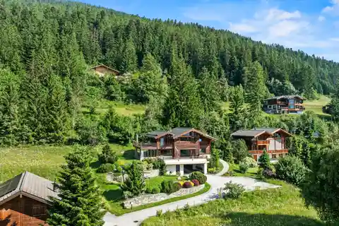 Thoughtfully Laid out Contemporary Chalet