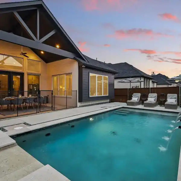 POOL HOME IN THE OAKS OF ARGYLE