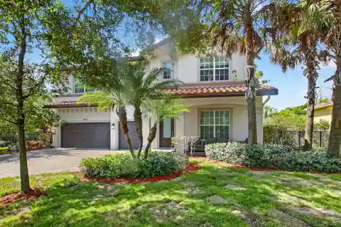 Exquisite Residence in the Exclusive Community