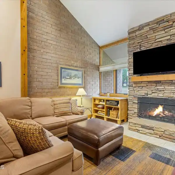 RARE PARK AVENUE CONDOMINIUM UNIT ON THE PARK CITY GOLF COURSE