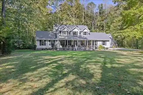 Secluded Country Estate with Designer Guest Retreat