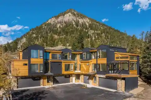 Talus Haus - New Mountain Modern Development