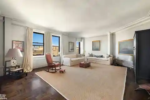 Spacious Apartment in Lower Washington Heights