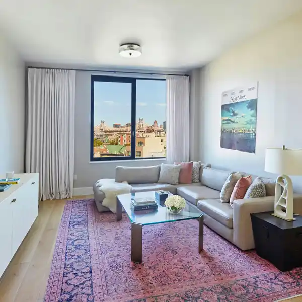 LARGE HOME WITH UNOBSTRUCTED SKYLINE VIEW