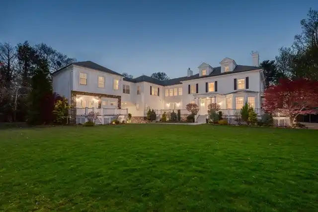 Extraordinary Residence in Cliff Estates