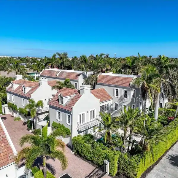 EXQUISITE VILLA IN EXCLUSIVE CHATHAM PLACE