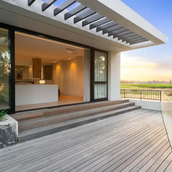 EXTRAORDINARY ARCHITECTURAL RESIDENCE WITH BESPOKE LUXURY