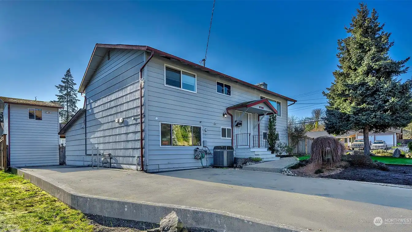 Versatile Home in Mountlake Terrace