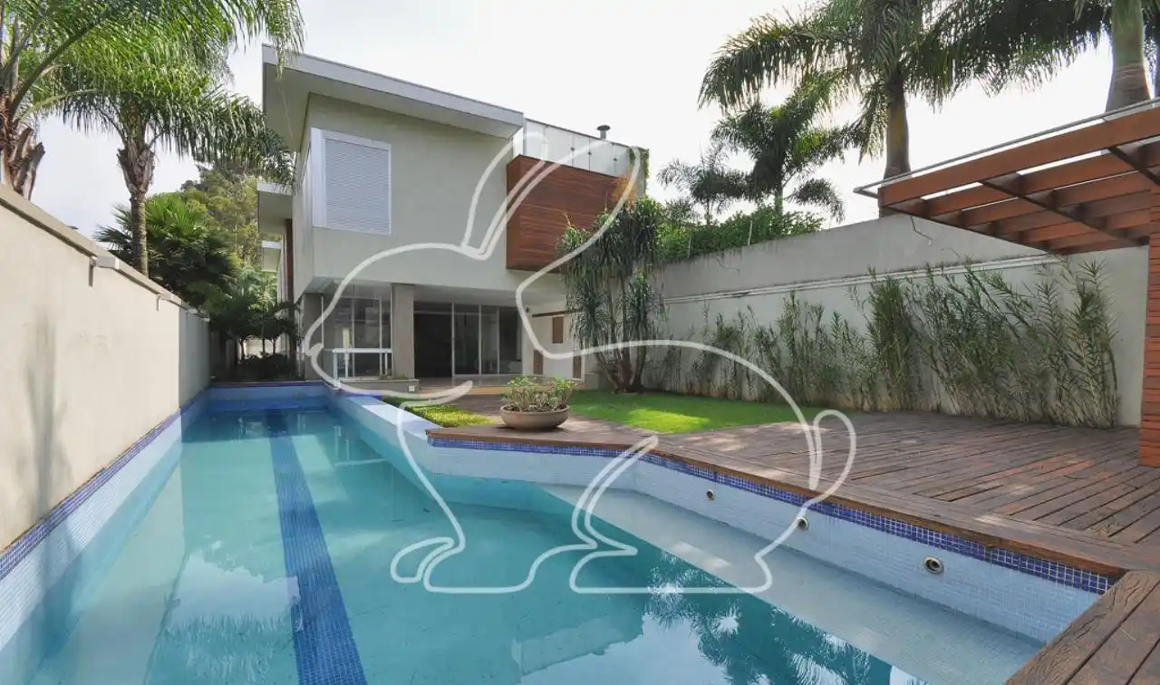 Beautiful House Built with Maximum Technology