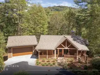 Impeccably Maintained and Move-In-Ready Cabin