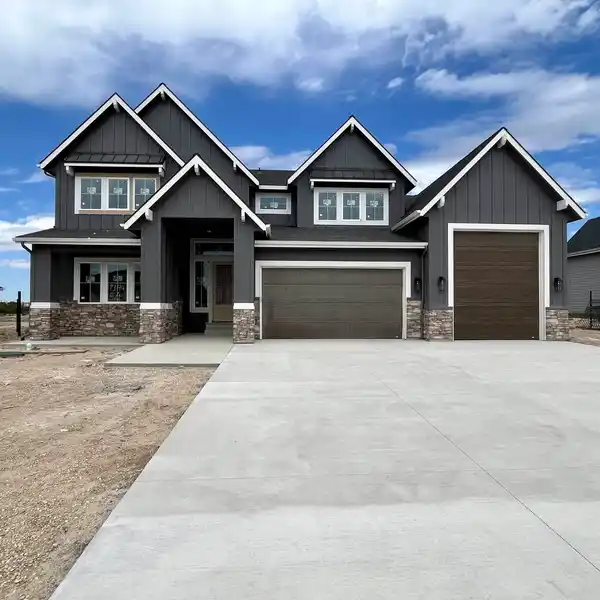 SPACIOUS NEW CONSTRUCTION IN RIVERWOOD