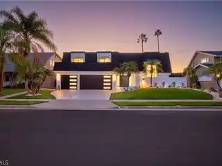 Modern Masterpiece with Soaring Ceilings and Luxury Touches