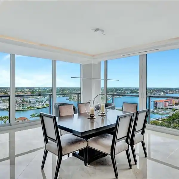 ELEGANT AND CHIC PENTHOUSE CONDO