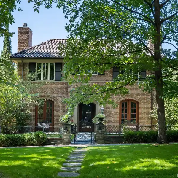 BESPOKE HOME WITH CLASSIC CHARACTER
