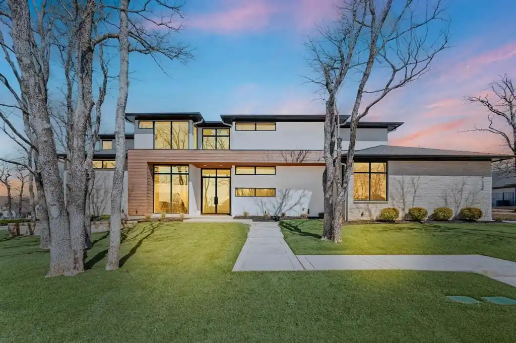 Exquisite Willowtree Custom Home