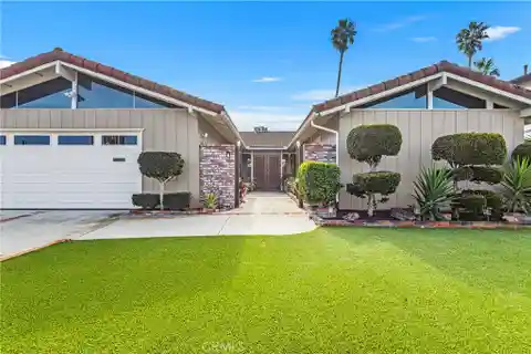 Stylish Single-Level Living Near Harbor