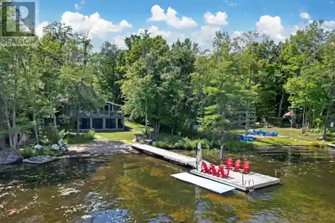 Enchanting Lakefront Retreat
