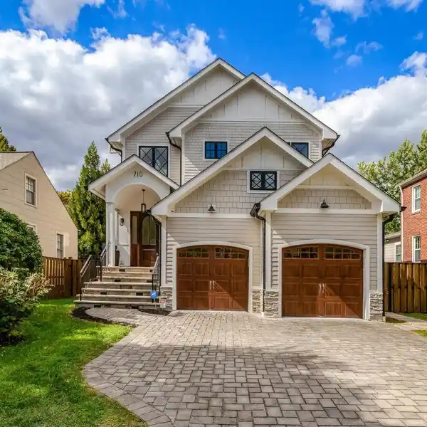 BEAUTIFUL AND SPACIOUS CUSTOM HOME