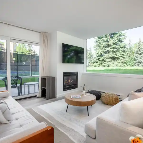 RECENTLY REMODELED RESIDENCE IN THE HEART OF LIONSHEAD