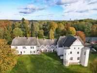 EXPANSIVE HISTORIC CASTLE DATING TO 1387