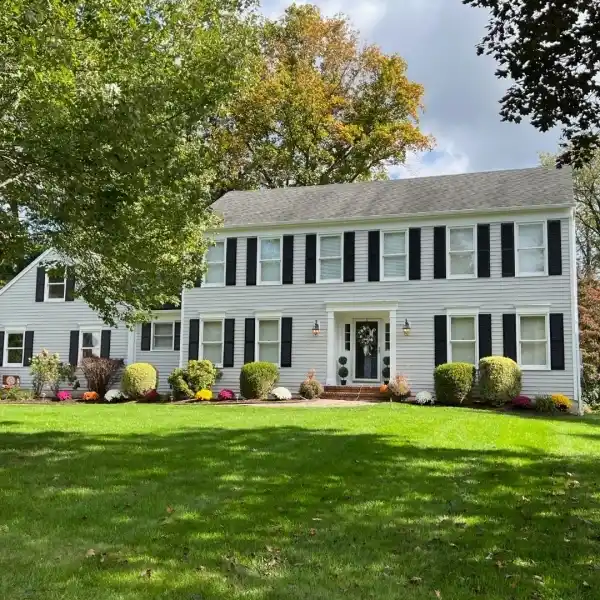 CHARMING CENTER HALL COLONIAL